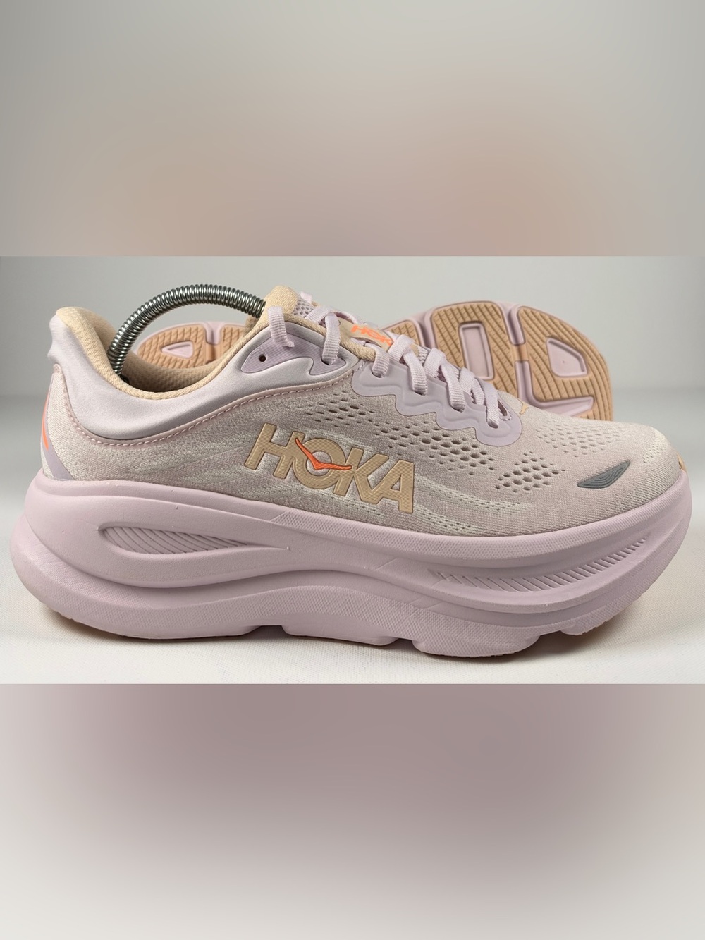 Womenโs Hoka Bondi 9 Light Pink Size 10.5B